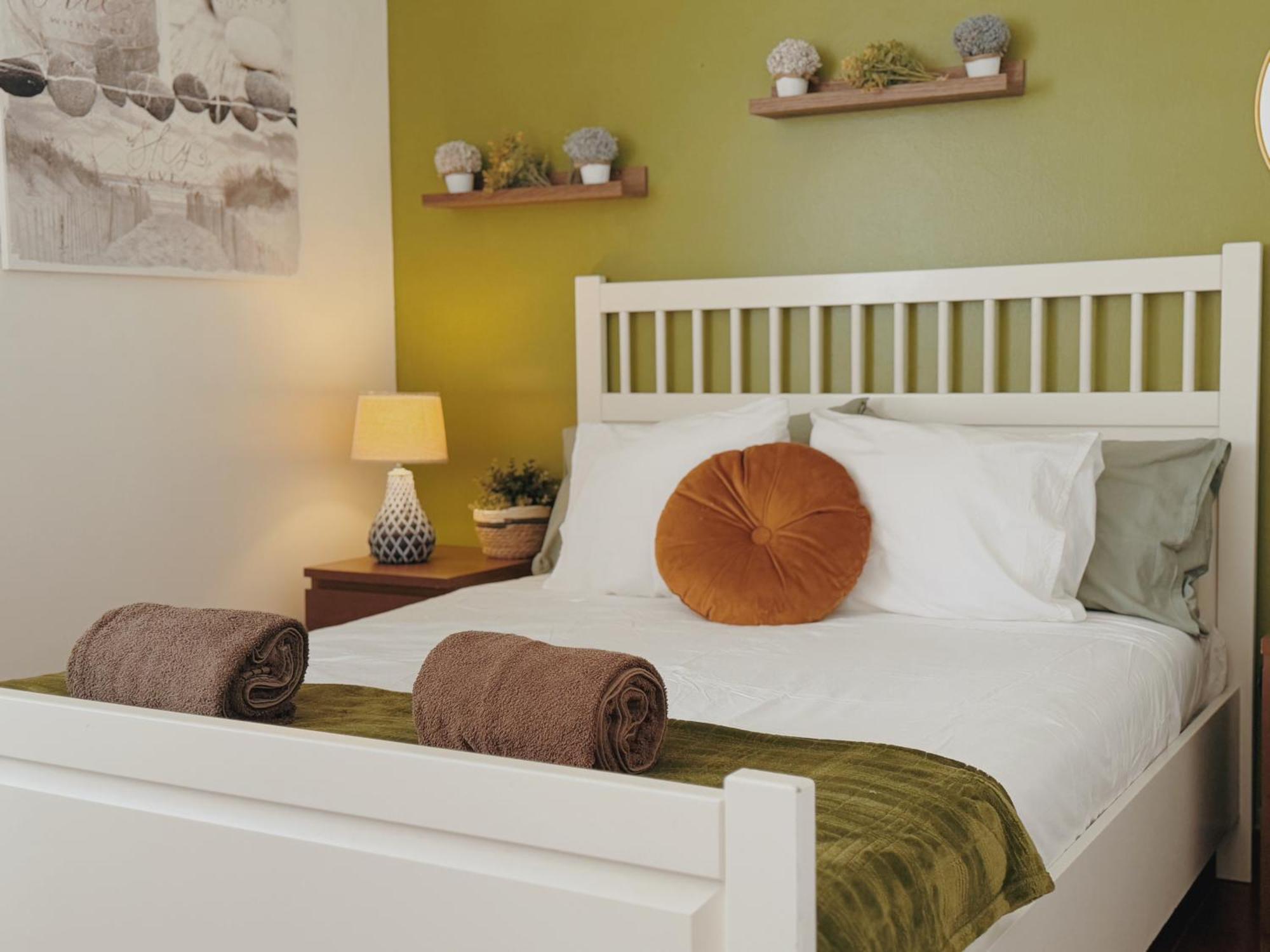 Coastal Garden Paradise Retreat- 6 Min From The Beach ชาร์เนกา ภายนอก รูปภาพ