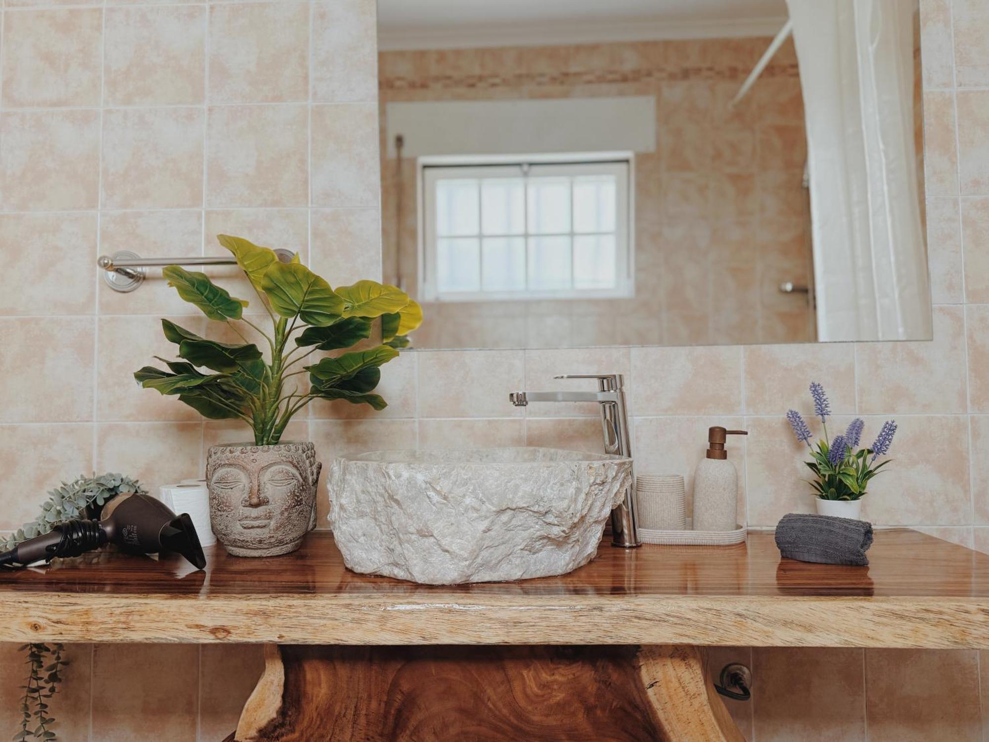 Coastal Garden Paradise Retreat- 6 Min From The Beach ชาร์เนกา ภายนอก รูปภาพ
